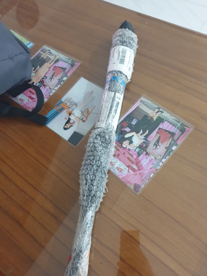 sản phẩm trầy xướt rất nhiều,bao bị rách, không hài lòng về chất lượng sản phẩm,  không muốn mở gói khi thấy bên ngoài như thế này sản phẩm trầy xướt rất nhiều,bao bị rách, không hài lòng về chất lượng sản phẩm,  không muốn mở gói khi thấy bên ngoài như thế này