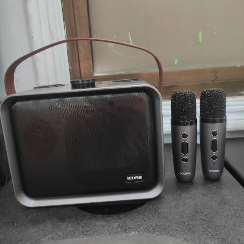 Bass siêu hay, loa nghe ấm, nột lực, mang theo du lịch hát ổn áp, 2 mic hat siêu hay, cả nhà mình rất thích sp này.