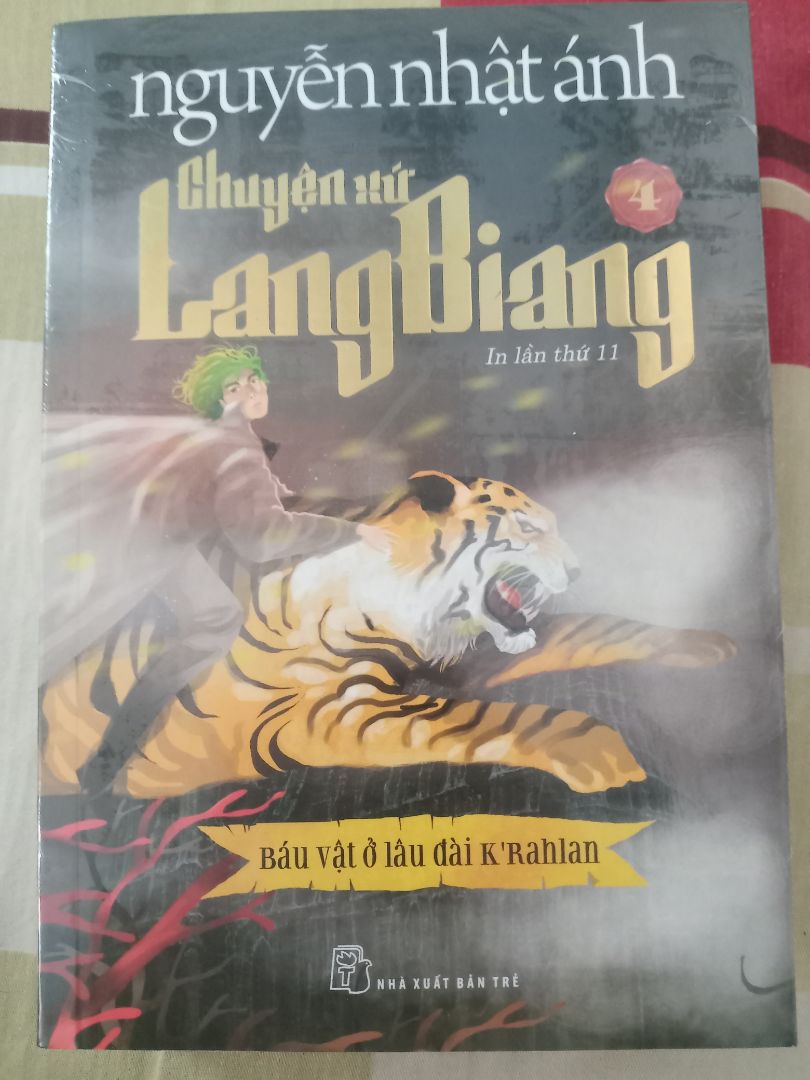 Đóng gói cẩn thận, giao hàng nhanh. Sản phẩm vẫn còn đóng giấy kín khi giao tới, giấy không bị nhăn, 10 điểm