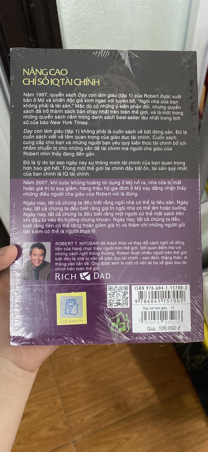 Ship rất nhanh , sách hay và ý nghĩa lắm , đóng gửi cẩn thận , đẹp , sách mới cứng