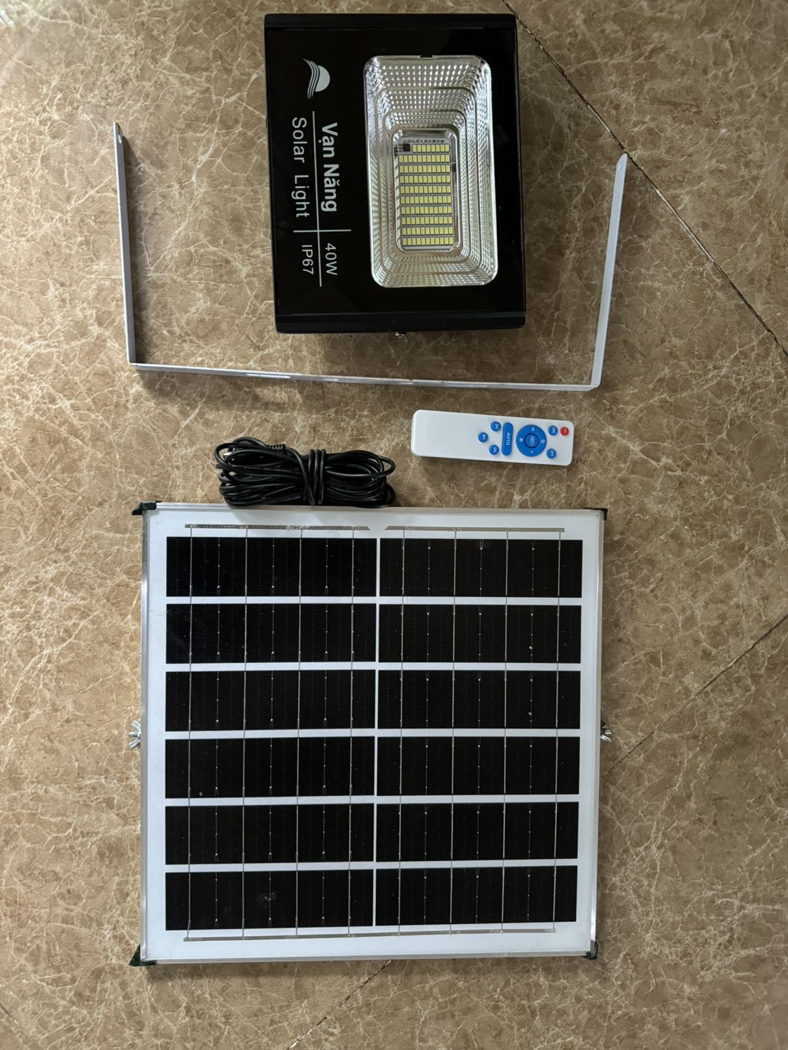 Đèn do nhà sản xuất bị lỗi.Bộ phận CSKH của tiki đã tiếp nhận gửi bảo hành đến Van Nang Sol.
Van Nang sol dac tiếp nhận kiểm tra ,bảo hành theo đúng cam kết và gửi lại cho khách hàng.Tôi đánh giá cao thái độ hợp tác của Van Nang Sol.