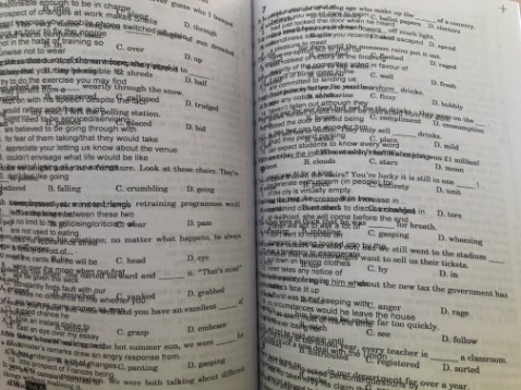 Đóng gói và giao hàng nhanh, tuy nhiên mình khá thất vọng vì sách in bị lỗi ở một vài trang