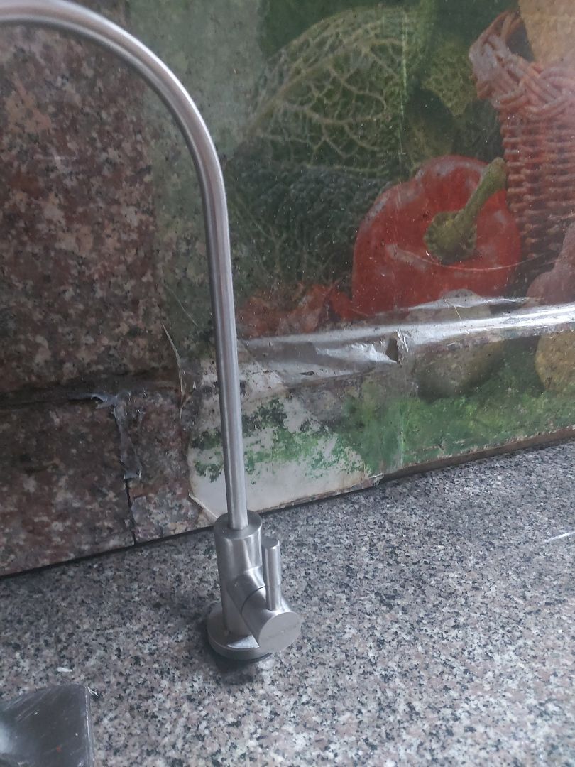 Ban đầu nhận máy từ đơn vị vận chuyển đến nhà , mở máy ra phát hiện có trục trặc chút xíu. Tuy nhiên liên hệ Shop , sau đó Shop rất có trách nhiệm, thiện chí khắc phục nhanh, gọn, nhiệt tình và bổ sung 1 vài chi tiết lặt vặt nên máy đã chạy ngon lành. Máy đẹp, gọn nhẹ. giá rẻ. Đúng như Quảng cáo. Shop hướng dẫn tải áp kích hoạt bảo hành  sản phẩm rất nhiệt tình. Sau đó mình đã mua ủng hộ Shop thêm bộ 8 lõi lọc để sơ- cua. Cảm ơn shop làm ăn có tâm,uy tín. Sẽ tt ủng hộ shop lâu dài khi có nhu cầu.