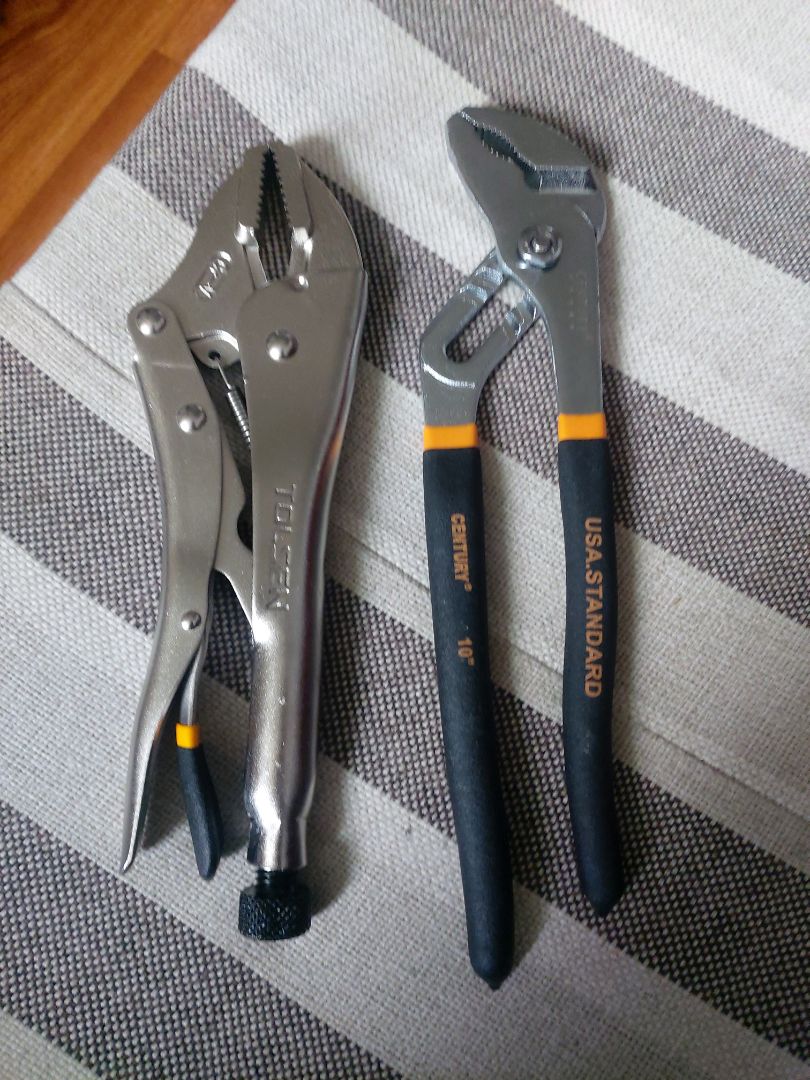 Giao hàng nhanh. Kềm đúng như hình. Đẹp. Chắc chắn, cầm nặng tay. TH TOLSEN. 470 gr, dài 22cm. 160k. Gía này hy vọng dùng tạm thôi, ổn là được rồi. Các loại kềm loại này nếu mà TH Nhật ,Mỹ... đã tìm hiểu rồi hàng nội địa xịn giá cả triệu bạc nhưng xài thiên thu.