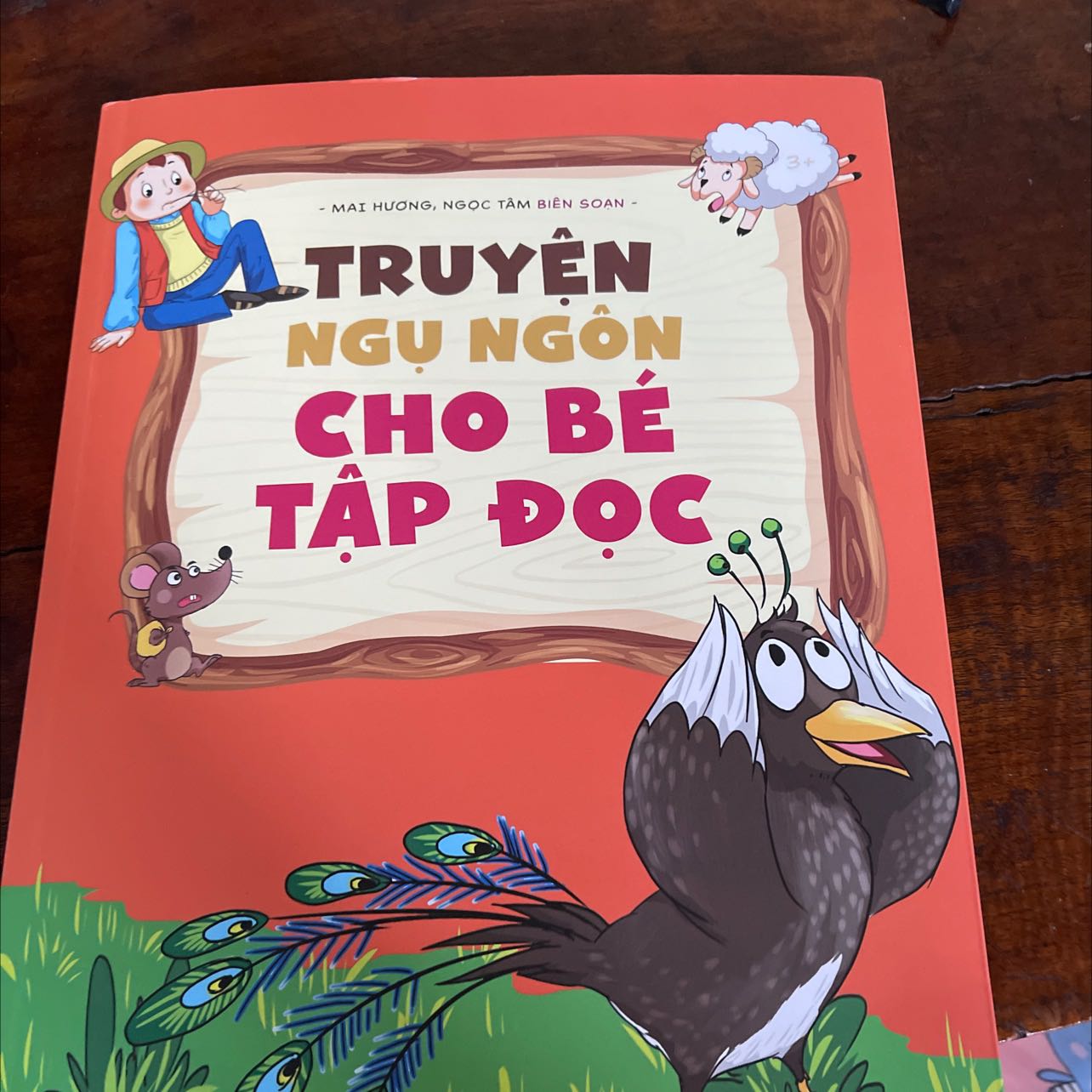 Tổng hợp nhiều câu truyện hay, nội dung đơn giản dễ hiểu, mình rút ra được kn cho bé sau khi đọc. Màu sắc sinh động, có nhiều trò chơi giúp bé rèn kĩ năng quan sát,…