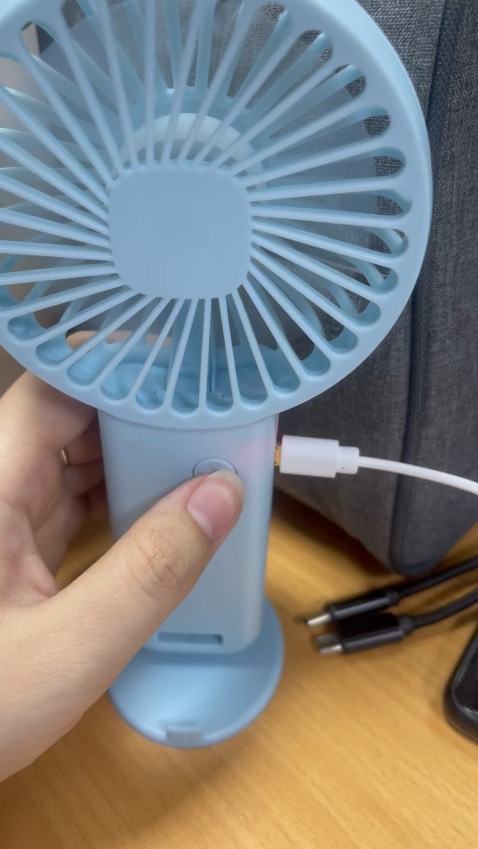 Quạt dùng tốt, shop phản hồi thông tin nhanh