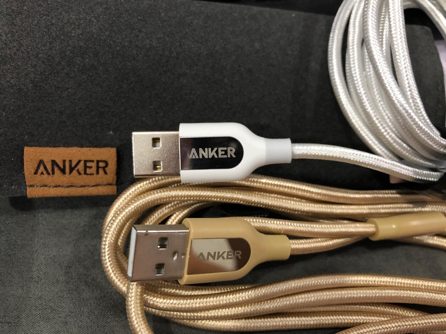 Đặt hàng chỉ sau 3h là đã có hàng,vì tôi sử dụng Tikinow, nhân viên giao hàng nhanh chóng,vui vẻ. Nói về sản phẩm ANKER thì phải nói là mẫu mã đẹp,xài tốt,từ đóng gói bao bì đến sản phẩm đẹp từng chi tiết,nên tôi tin dùng chọn mua cùng một lúc 3 sản phẩm nhứ ý,đặc biệt là có thêm một bao da bọc dây rất tinh tế,tăng phần giá trị sản phẩm thương hiệu.Thanks Tiki và gian hàng bán tốt
