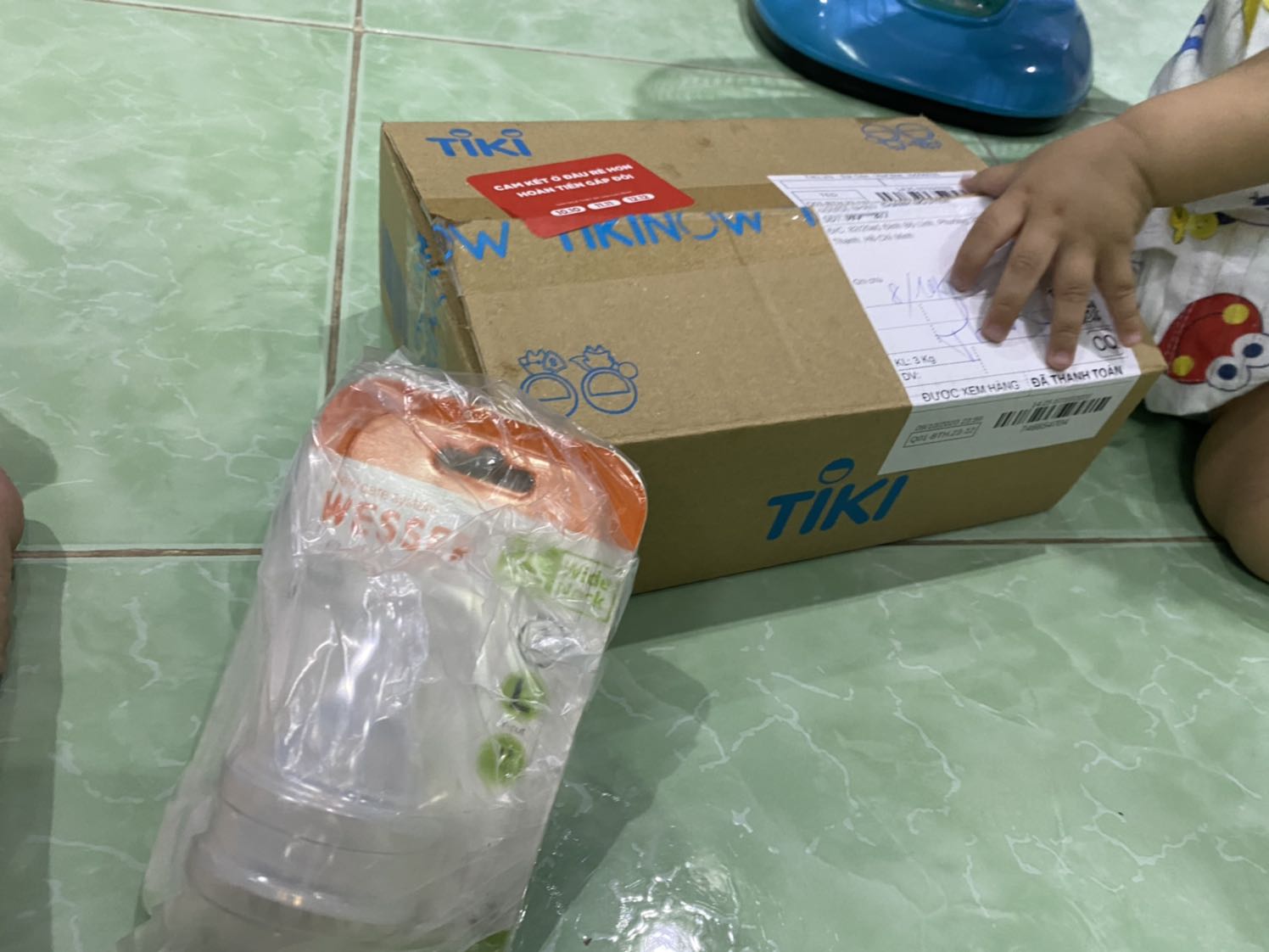 Mình đặt mua núm ti cổ rộng giống như hình nhưng giao ko đúng nên ko lắp vào bình dc 
Thà hết hàng thì bảo hết chứ giao ko đúng sp mình đặt thì mình lắp vào kiểu gì...