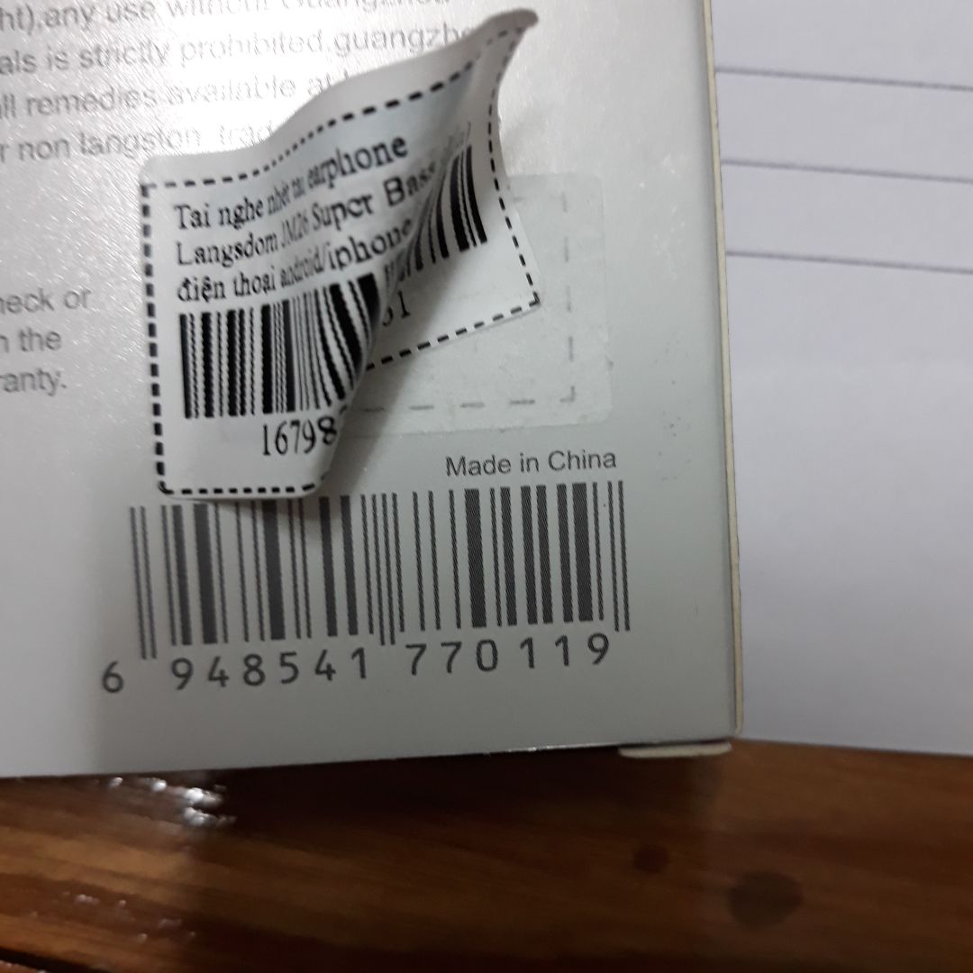 mua 2 cái tai nghe Lansdom vì Tiki ghi "sản xuất tại Hongkong", vừa nhận hàng. Kiểm tra xem sản xuất ở đâu thì khg thấy, bóc miếng nhãn mã vạch lên thì bên dưới là dòng chữ Made in China như trg hình. Tuy Hongkong bây giờ thuộc China, nhưng hàng HK khác xa với hàng China nhe Tiki. Tính sao đây Tiki?