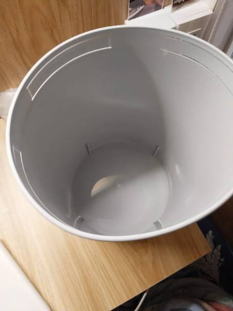 Hàng đẹp , chắc chắn, màu khá cute. Lúc mua mình tưởng 5L nhỏ lắm loại mini nên tính để trên bàn làm việc , lúc nhận hàng thấy hết hồn , thui để dưới bàn cũng tiện vậy hihi