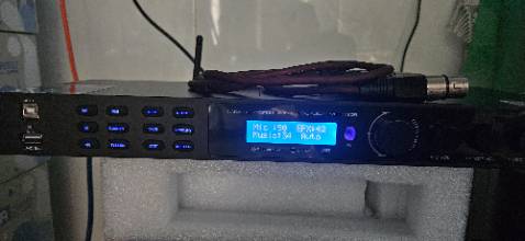 Mua để  nghe nhạc  chủ yếu. Chỉnh  bằng  tay  tiện lợi .kết  nối loa  sub và  loa vi tính +DAC FIIO k7 bass hết  ù  nghe được. (Tặng  cáp  dây  CANON không  có  chỗ  sài)