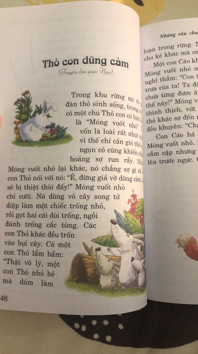 Sách nhiều chữ, ít hình ảnh. tuy nhiên nội dung truyện phù hợp cho bé từ 5 tuổi nhiều hơn. Các câu chuyện ngắn của nhiều nước nhưng kiểu ngụ ngôn, nên bé từ 2-3 tuổi thì k phù hợp với sách này.