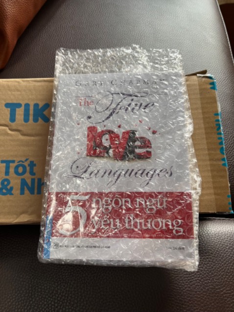 Giao hàng nhanh, đóng gói kỹ, quấn mấy lớp nên sách đẹpppppp nội dung chưa bit kkkkkk