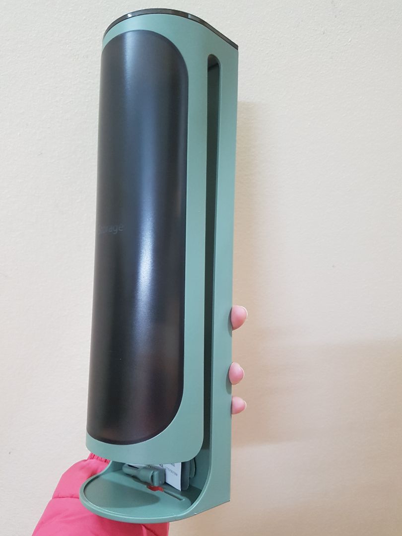 Hộp đẹp, chất liệu nhựa tốt, cứng cáp, màu rất sang, đựng được khá nhiều túi nilong, bếp gọn gàng hẳn ra. Thanks shop 5*.