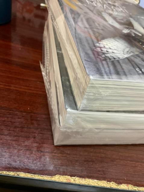 Sản phẩm giao rất nhiều bụi, và còn bị móp:(