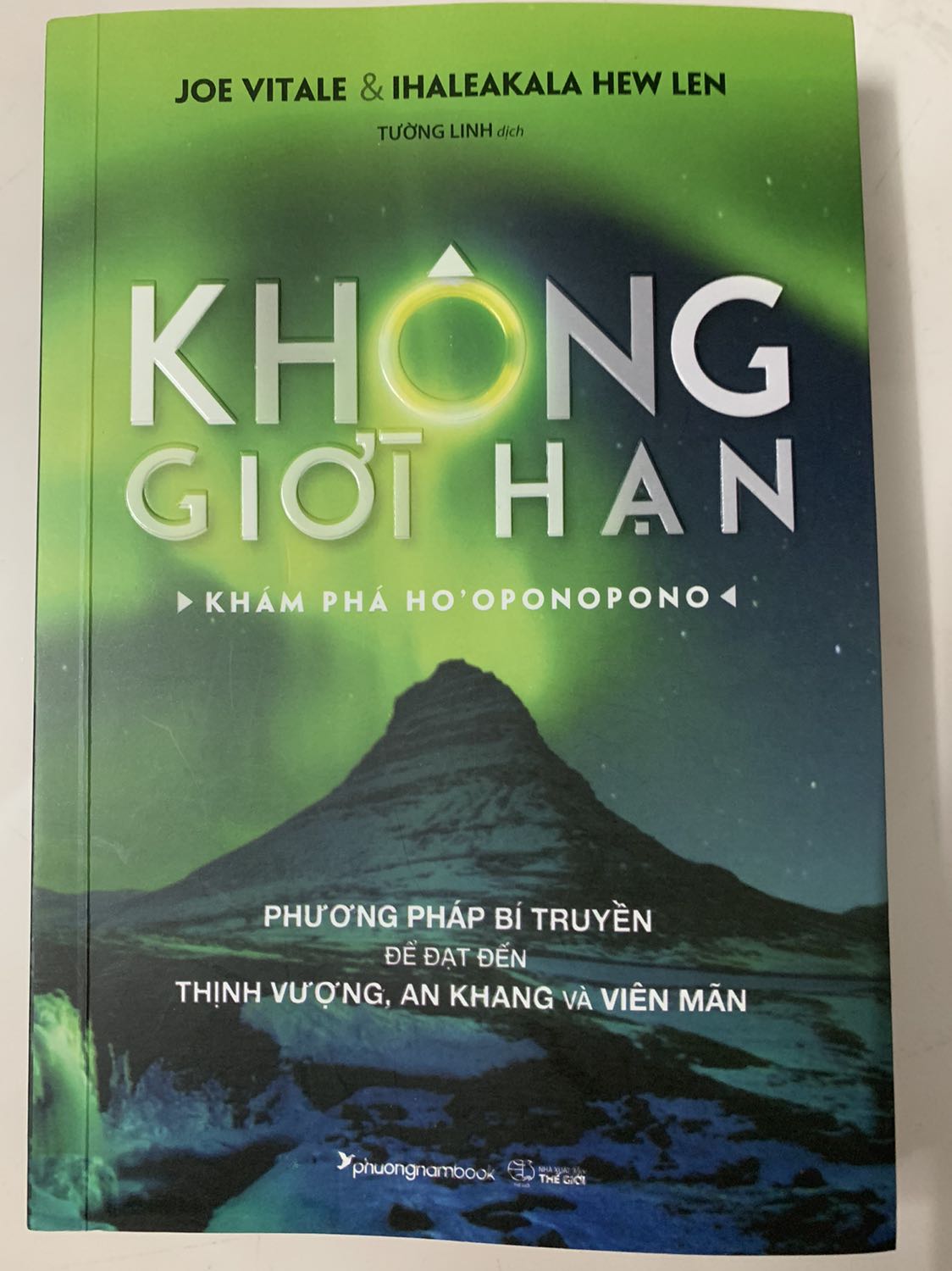 / Zero Limits là 1 trong những cuốn sách huyền học rất hay qua cách khám phá ho'oponopono của nhà trị liệu tâm lý cổ Haiwaii thông cuộc hành trình khám phá của Joe Vitale mang lại rất nhiều thông điệp đầy ý nghĩa và tích cực. Khi đọc cuốn này mình cảm thấy như tinh thần thư thái và giảm stress rất nhiều. Sản phẩm đc recommend bởi tiki rất thú vị.