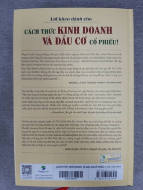 Vừa rồi mình có mua cuốn sách này trên Tiki, nhưng do bên vận chuyển làm góc cuốn sách bị gãy 1 xíu, mình cảm thấy không thoải mái nên đã nhắn tin trực tiếp cho Shop. Sau khi Shop nhận phản ánh của mình thì đã chủ động đổi cuốn khác cho mình. Thái độ và cách làm việc rất lịch sự và chuyên nghiệp. 
Cuốn mới bên Shop gửi lại mình rất đẹp như hình mình chụp.
Cảm ơn!