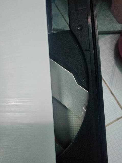 Sản phẩm nhìn ọp ẹp...khớp nhựa bên trong hở lên hở xuống... ghi có cổng type C mà chỉ có Usb..