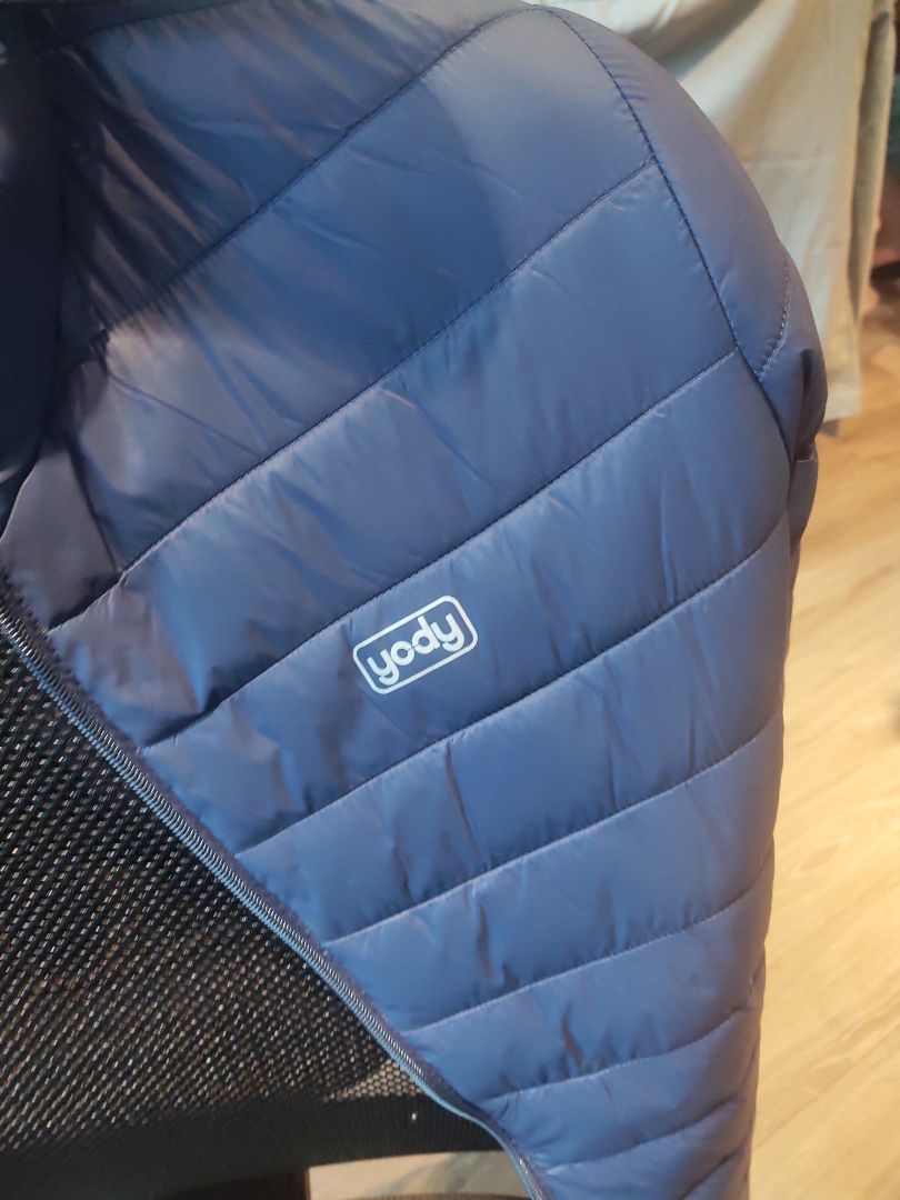 áo đẹp so với giá, lớp vải ngoài chống gió tốt, mặc ấm nên yên tâm ko cần phải tìm loại áo dày. Ngoài ra size áo loại dành cho người Việt nên khác với các hãng khác như Owen, Aristino... Mọi người cần chú ý ví dụ đang mặc size M US thì nên mua ở YODY size XXL. Nếu không vừa cũng ra cửa hàng đổi rất tiện.