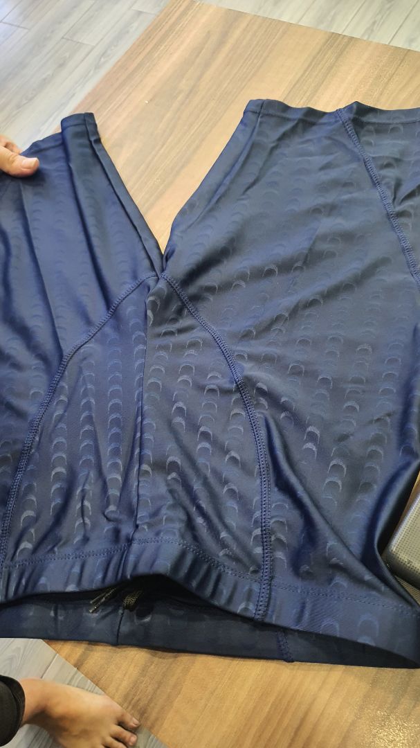 chất liệu ok, đường chỉ, vắt sổ kỹ, ổn trong tầm giá