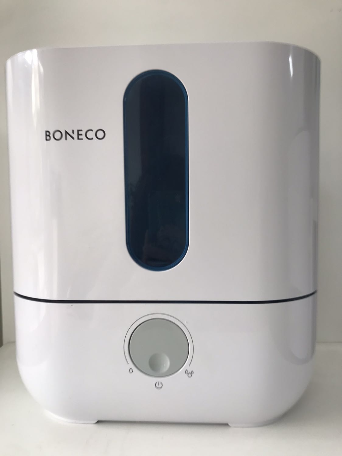 Giao hàng nhanh, có cả nv kỹ thuật hướng dẫn cách dùng vì quyển hướng dẫn toàn bằng tiếng anh thui à hic. Mới dùng thấy khá ổn phun hơi sương đều, dùng mấy hôm mới phải thêm nước, hết nước nó tự báo và ngừng nên khá ưng. Mong là dùng bền, thấy bảo hành 2 năm nên yên tâm