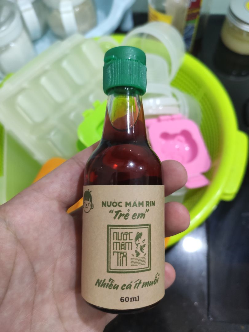 nước mắm ngon mỗi tội hơi khó dốc ra vì lỗ hơi bé