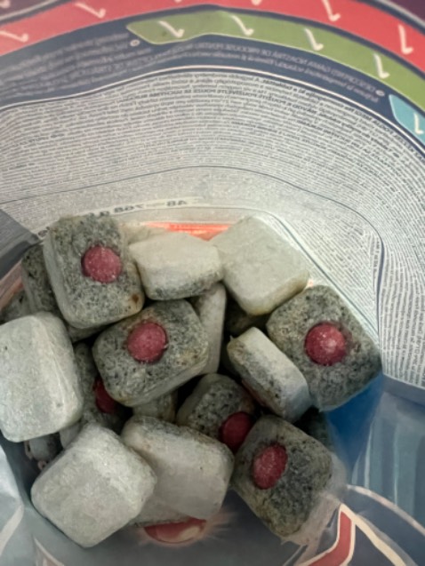 Tôi thấy cửa hàng *** đảo, bán hàng hết date cho khách, mùi hôi nồng