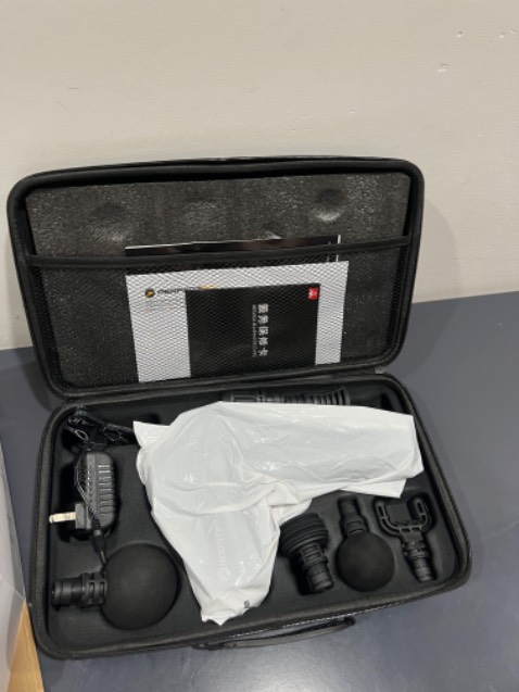 Giao hàng đúng hẹn. 
Sản phẩm nhìn đẹp, nguyên cả vali nhìn chất lượng, dễ sử dụng.
Đáng giá tiền