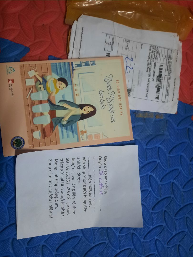 mình nhờ người nhận hàng, chủ quan không kiểm tra, sau mở ra thì chỉ có cuốn nhỏ tí thế này, liên hệ lại shop thì không được. *** đảo nhé ae