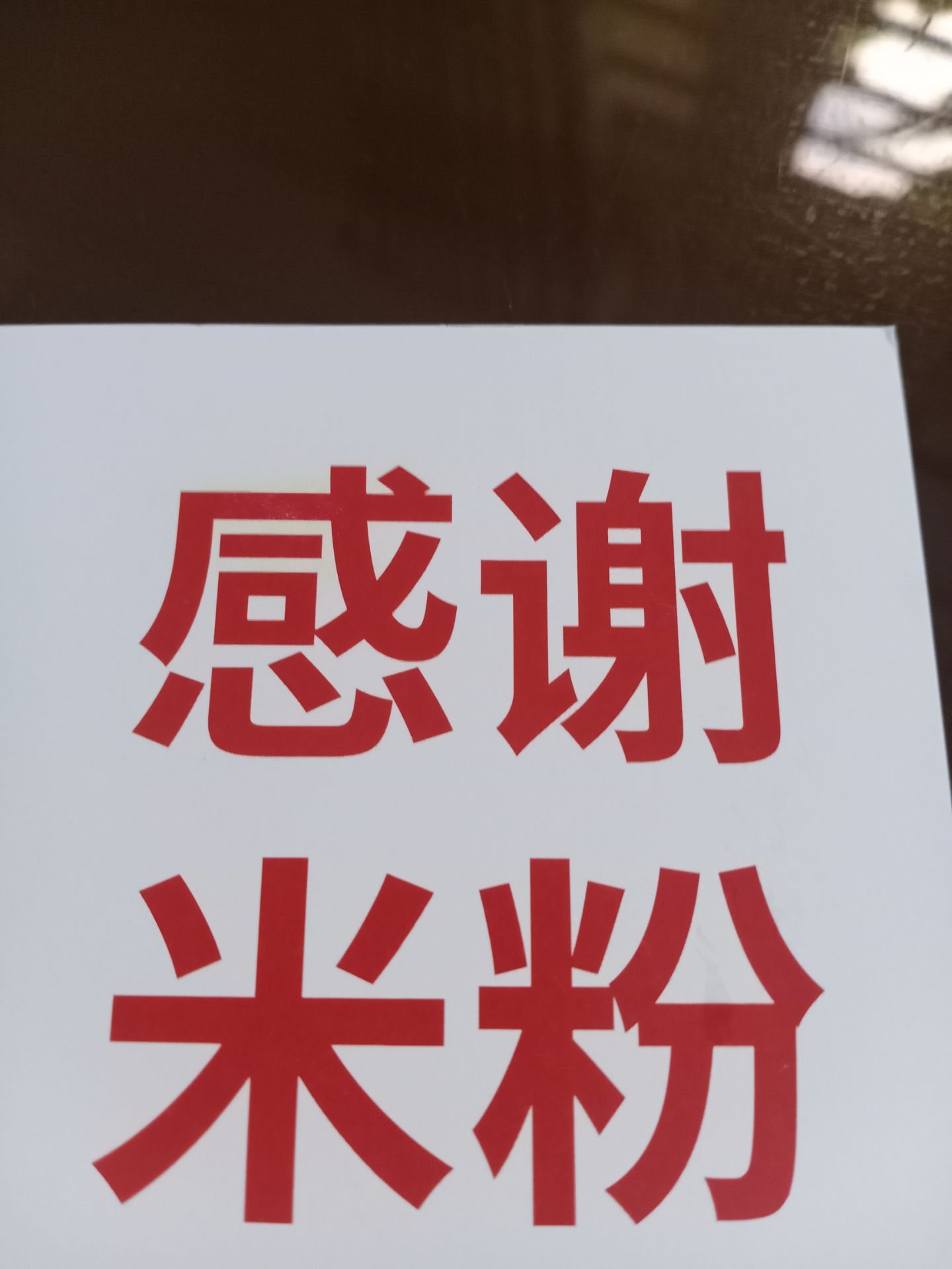 cho 4 sao thôi nha, thật ra thì máy có công suất mạnh, giá ổn nên thấy ok đó, nhưng vấn đề là nước tràn ra nhiều dù ngậm mồm nên ko phải lúc nào cũng dùng tăm nước được trừ lúc tắm. Mình ko lưu ý điều này vì mới dùng chưa biết nhưng được cho 2 đầu tăm để thay đổi. Bên vận chuyển giao hàng lâu còn tối đang ăn thì 18h30 gọi đến, vẫn cảm ơn anh ấy dù khi đó nhà đang bận.