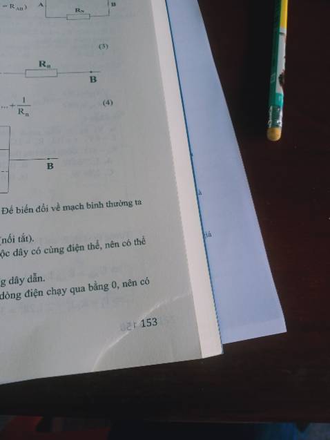 sách chưa dùng nhưng bị rách mất 2 trang, mình rất mong chờ nhưng sách bị rách mình rất thất vọng, hi vọng moon có cách giải quyết hợp lí ạ