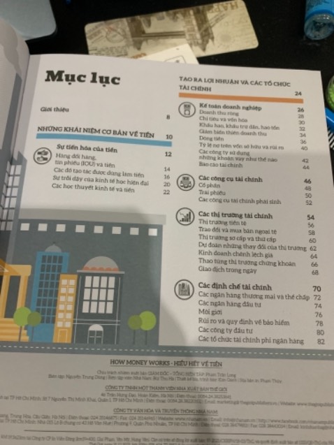 Sách mới, đẹp, k bị lỗi gì về in ấn. 
Phù hợp cho các bạn muốn có cái nhìn khái quát về những gì liên quan tới tiền hay hệ thống tài chính như trái phiếu, cổ phiếu, bitcoin,...
Hãy mua quyển sách với tâm lí là đọc cho biết chứ muốn tìm hiểu chuyên sâu thì đây k phải là lựa chọn phù hợp