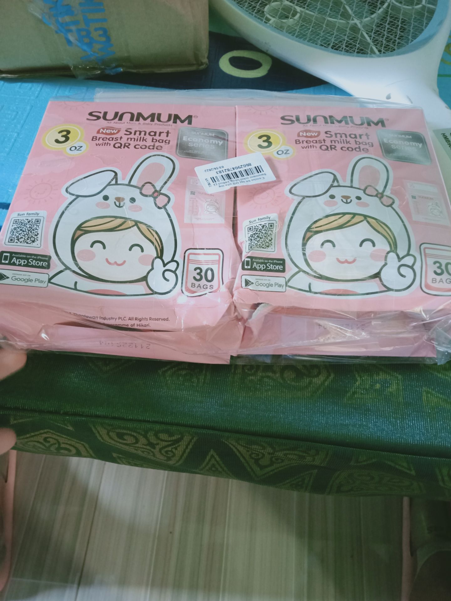 Giao hàng nhanh hơn dự định, nhưng ko còn nguyên vẹn, bao bì móp méo, còn bị rách. nên cho 4*