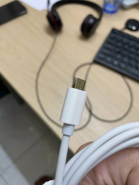 Các đầu chắc chắn, đẹp sắc sảo, dây bọc bằng mềm, cảm nhận còn ngon hơn cả dây xạc iPhone 12. Thử với cục xạc Anker 20W, output Type C và Samsung Note 4, chạy tốt.