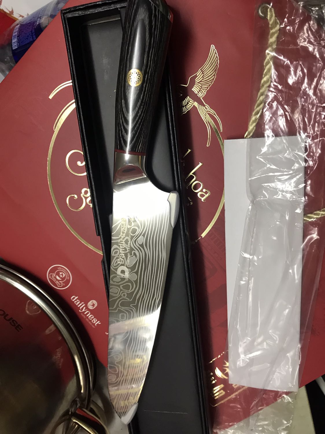 Đóng gói rất đẹp, dao sắc, cân đối giữa cán và lưỡi dao, cầm rất dễ thao tác, rất tốt với mức giá.