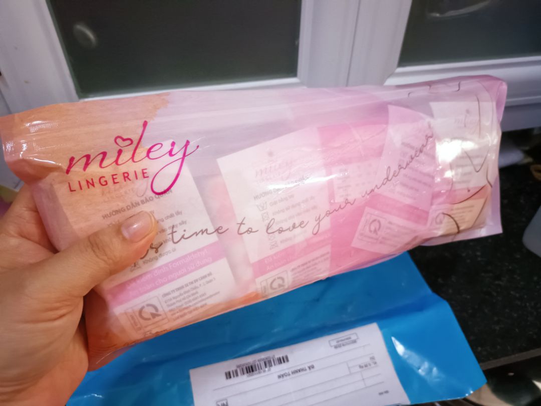 form đẹp, mỏng mịn mát, bao bì đẹp lịch sự, giá tốt