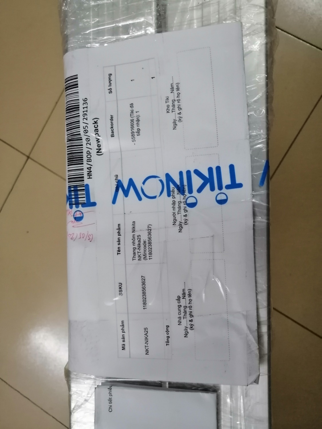 Sản phẩm như hình ảnh và mô tả, mình rất ưng ý. Sau khi nhận mình phát hiện thiếu 1 chân đế và đã liên hệ lại để phản ánh với nhân viên của Tiki, nhân viên của Tiki đã liên hệ với nhà bán hàng, mấy ngày sau nhà bán hàng đã chuyển lại cho mình cái chân đế bị thiếu. Xin cám ơn Tiki và nhà bán hàng đã làm việc rất có trách nhiệm. Mong các bạn cứ thế phát huy sẽ tăng được uy tín của công ty các bạn.