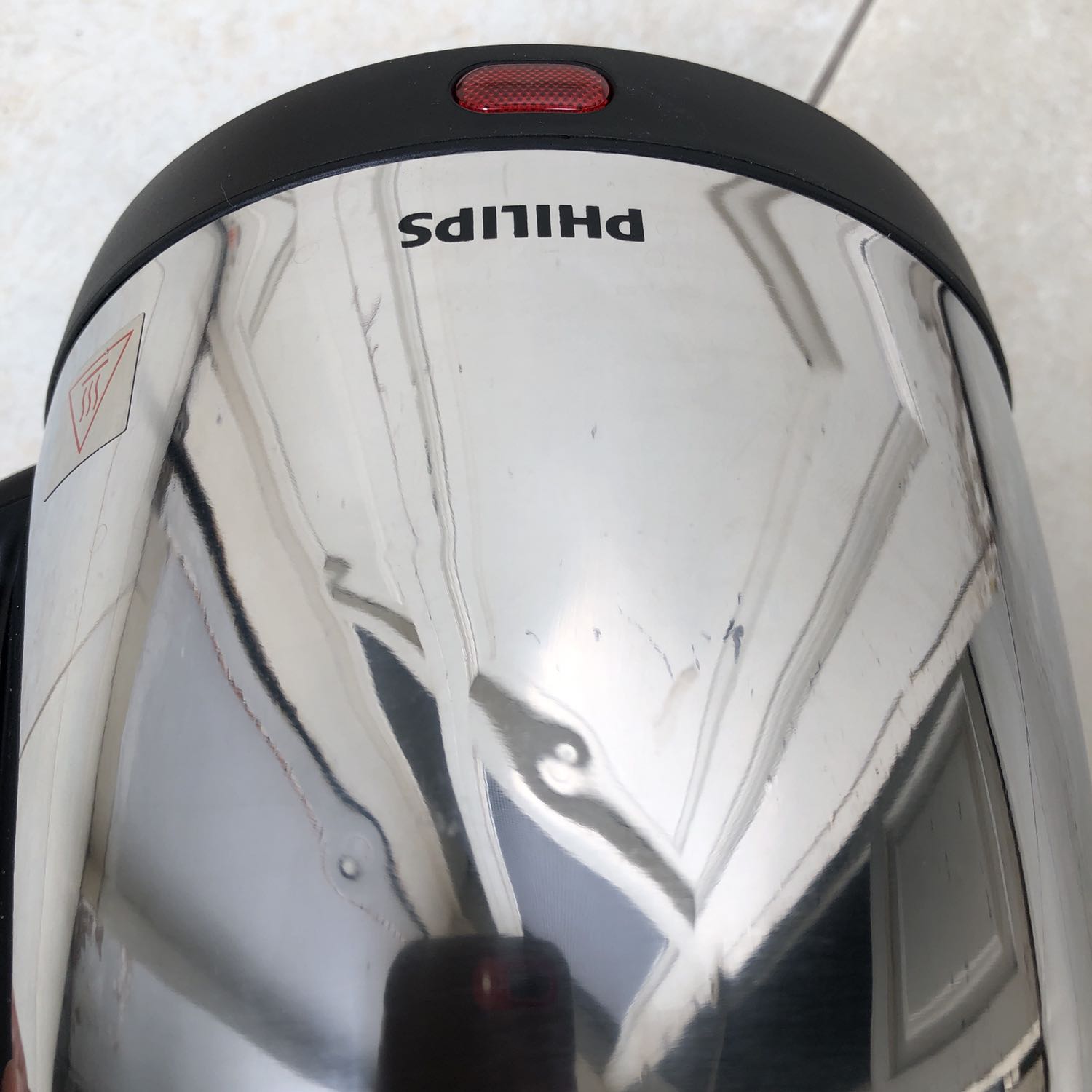 -Mua hàng tháng 3/2022 từ nhà bán Gia Khang.
-Giao hàng sớm hơn dự kiến, nhân viên giao hàng chuyên nghiệp.
-Giao hàng sản xuất từ năm 2019, vỏ hộp cũ, dính bụi bẩn.
-Sản phẩm biến dạng nhẹ chỗ rót nước, vỏ có chỗ cấn móp nhẹ (có ảnh minh hoạ) tuy nhiên không ảnh hưởng đến chất lượng sản phẩm.
-Đề nghị nhà bán nên kiểm tra sản phẩm trước khi giao cho Khách hàng.