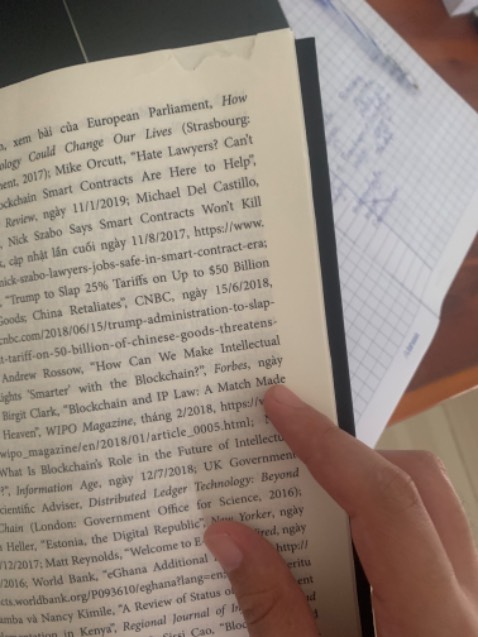 Sách được bao bì rất kĩ trừ 1 vài trang cuối hơi nhăn có chỗ bị rách