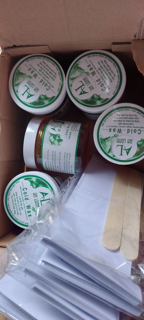 Đặt hàng hôm trước hôm sau đã nhận được mình không nghĩ là shop giao hàng nhanh đến vậy. Mình cũng đã *** thử sản phẩm rất tốt đúng như mình mong muốn tuy lần đầu tiên hơi đau xíu hihi.Nhưng có 1 điểm trừ là thông tin về sản phẩm quá ích trong phần mô tả nên mình rất phân vân là có nên mua nhiều hay không mong shop khắc phục để những người mới mua như mình dễ lựa chọn hơn. Xài hết 5 hộp mình sẽ ủng hộ tiếp 🤩🤩🤩