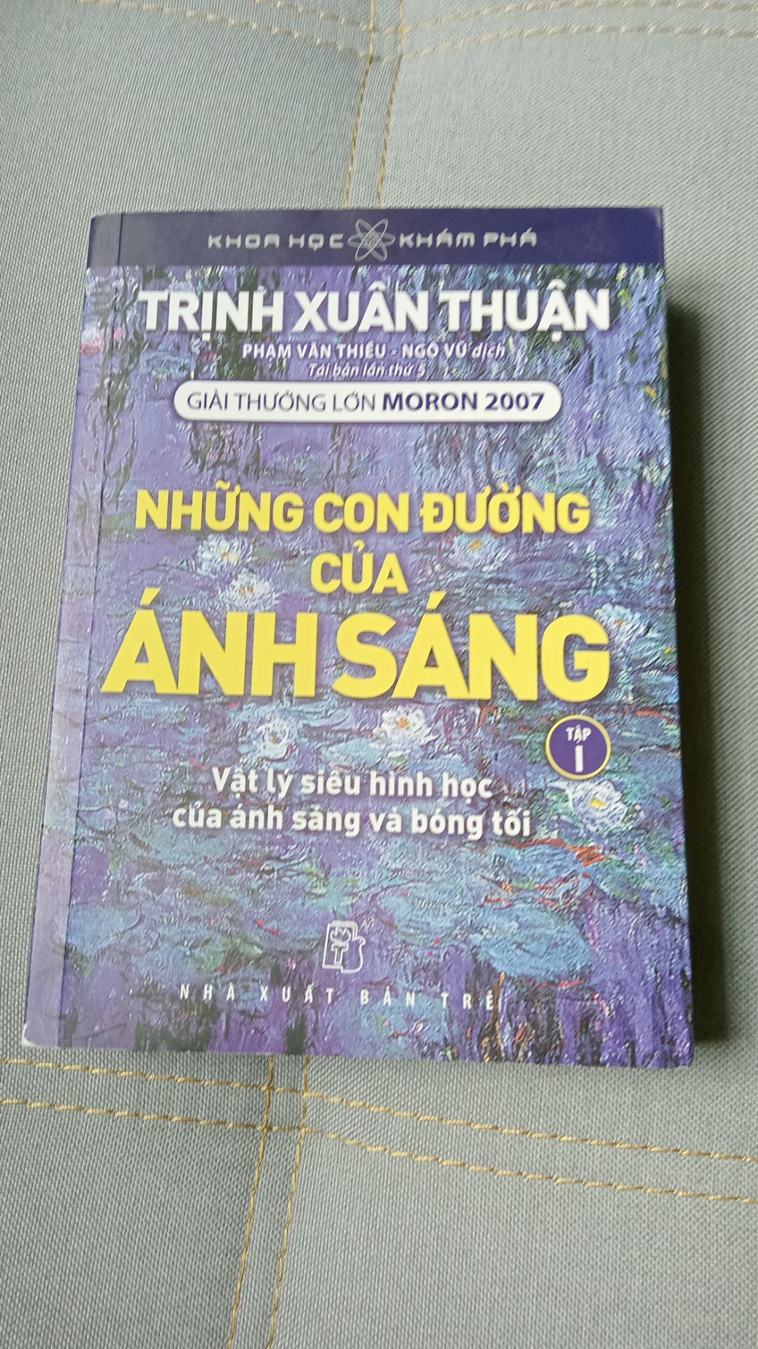 Đóng gói cẩn thận, giao hàng nhanh. Sách dành cho những người yêu thiên văn, thích tìm hiểu Vũ trụ