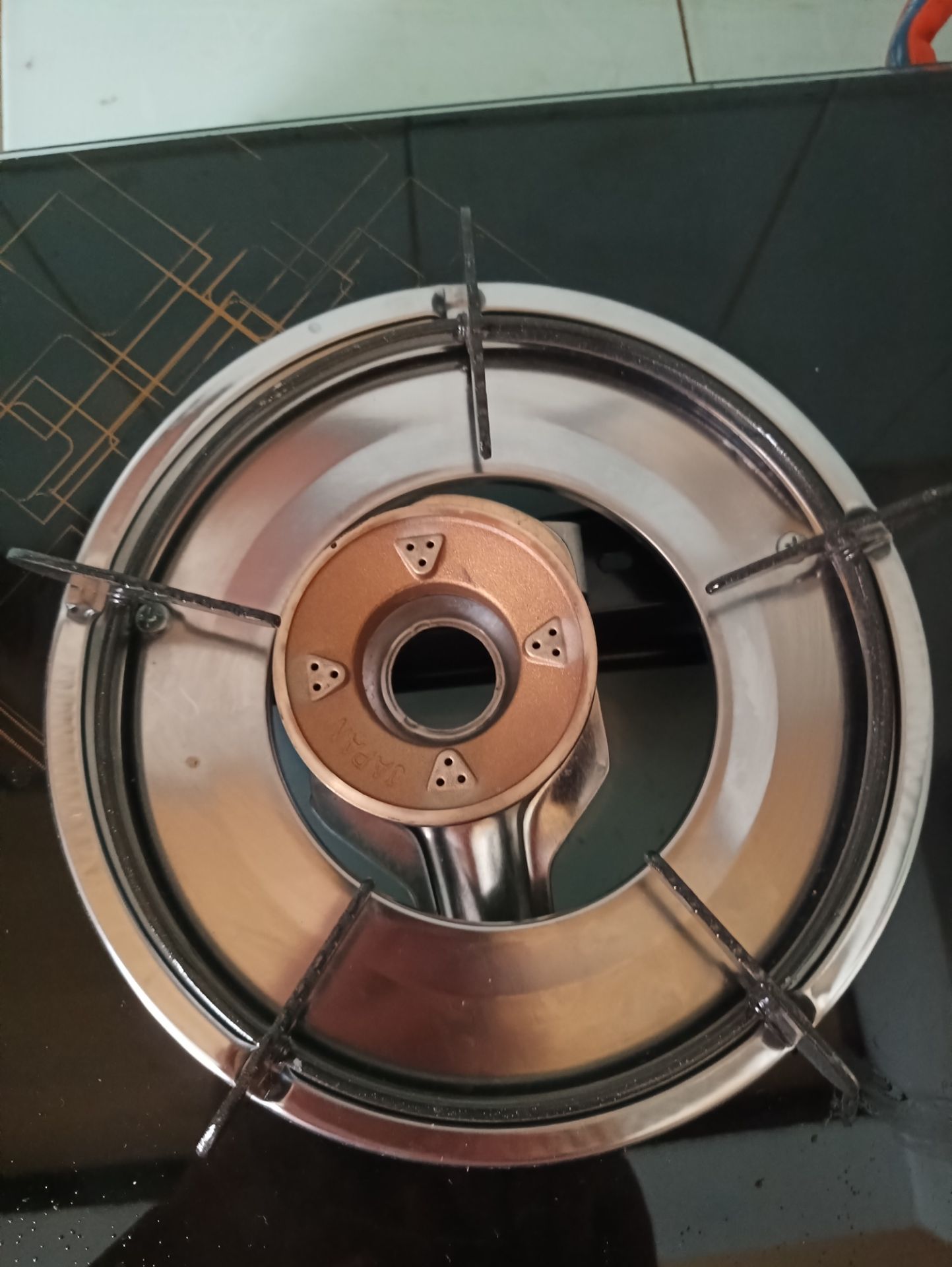 họng ga không ngay giữa bếp nấu... thất vong ...có đổi cái khác được không?