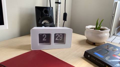 Mình mua cả 2 bản cao cấp và tiêu chuẩn xem như thế nào và bất ngờ bởi cả 2 đều đẹp. Bản cao cấp có phần nhỉnh hơn vì làm từ thép khong rĩ rất lung linh Shop giao hàng rất nhanh và đóng gói kĩ