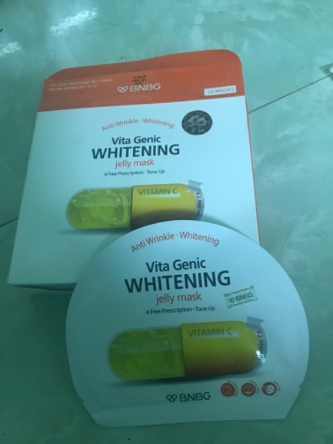 Mua và dùng được 1 tuần nên viết đôi dòng nhận xét về sản phẩm. Sản phẩm sử dụng rất tốt, đắp lên mặt MÁT và có mùi thơm dễ chịu. 
Giá rất phù hợp và vừa vặn túi tiền của tôi.