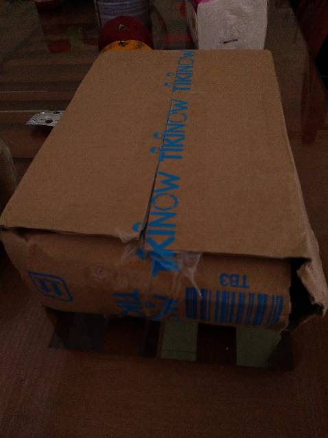 Túi đóng gói bị rách,sản phẩm bọc bookcare sơ sài ,không chuyên nghiệp,bẩn,kém chất lượng, thái độ phục vụ khách hàng hời hợt,qua loa. Không đáng mua.