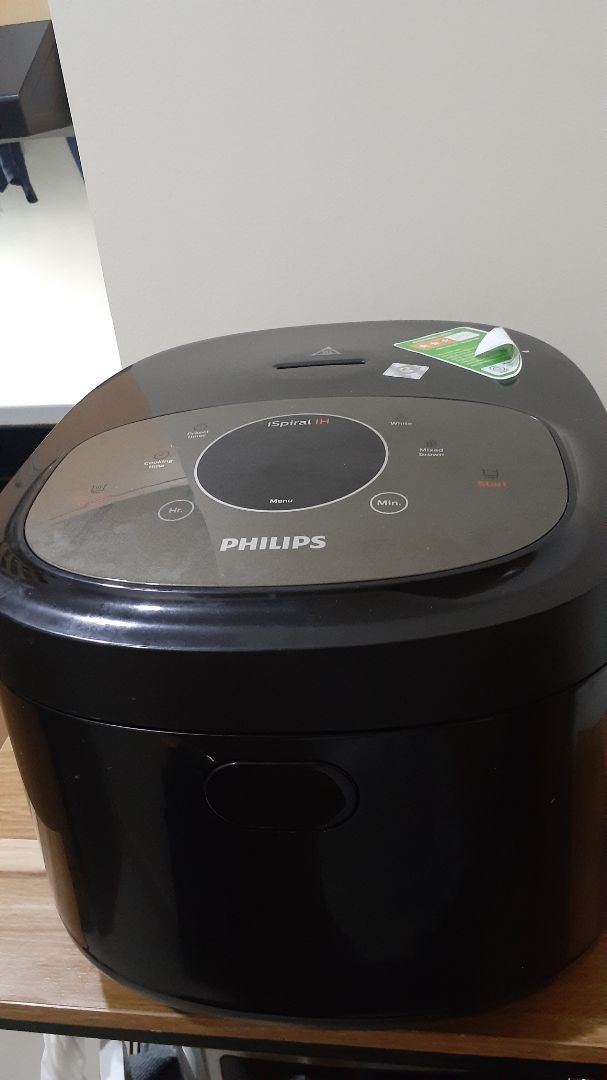 Sản phẩm bọc kĩ càng,cẩn thận. Nồi chắc chắn,cơm thổi 45p chín dẻo ngon.Chỉ có nhược điểm xíu là nước sẽ chảy xuống khi mở lắp.Nên các bạn cần mở nhanh tay thì sẽ Ok.