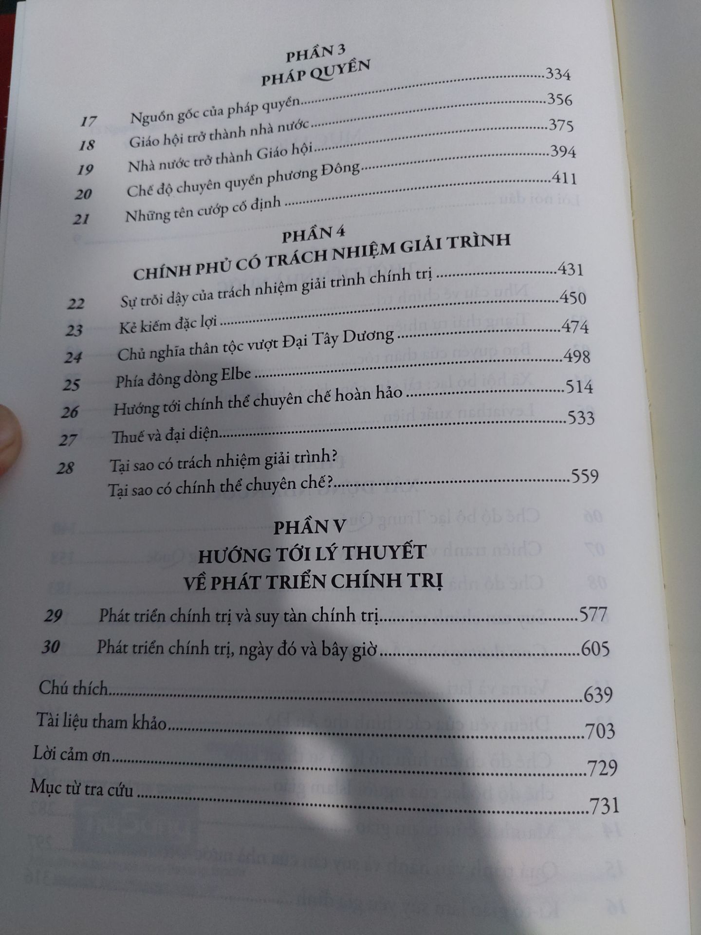 Với một tinh thần làm việc khoa học và nghiêm cẩn, Francis Fukuyama đã giới thiệu đến chúng ta một tác phẩm đáng gọi là sách gối đầu giường cho những độc giả có niềm yêu thích lĩnh vực lịch sử chính trị. Thông qua việc làm rõ bản chất, nhu cầu hình thành và trạng thái của các hình thái chính trị đã xuất hiện trong suốt chiều dài lịch sử nhân loại; tác giả đã mang đến cái nhìn khái quát và dễ hiểu nhất về một chủ đề tưởng chừng luôn khó nhằn với đại đa số độc giả. Thông qua việc khảo cứu các xã hội bộ lạc, sự hình thành và vận hành các nhà nước ban sơ tại Trung Hoa - Ấn Độ, cho đến những nhà nước pháp quyền và có trách nhiệm giải trình; ông đã vẽ nên lịch sử tiến hóa nền chính trị thế giới thật cô đọng trong 600 trang sách. Sách được đóng bằng bìa cứng, áo ôm, nền giấy không quá chói, xứng đáng là một ấn phẩm đáng để đọc và suy ngẫm trong việc phát triển và duy trì sự ổn định chính trị của mỗi quốc gia.