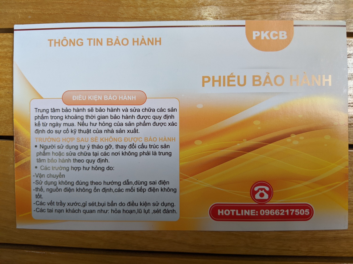 Đã nhận hàng và khui hộp thử luôn: Loa nhỏ gọn, rất chắc chắn, âm thanh to rõ Stereo rất hay, tiếng bass rất sâu nhưng tiếng treble hơi kém. Phụ kiện không có sạc kèm theo, Phiếu bảo hành không có thông tin của nơi tiếp nhận bảo hành, nếu cần bảo hành biết gửi về đâu hả Shop?