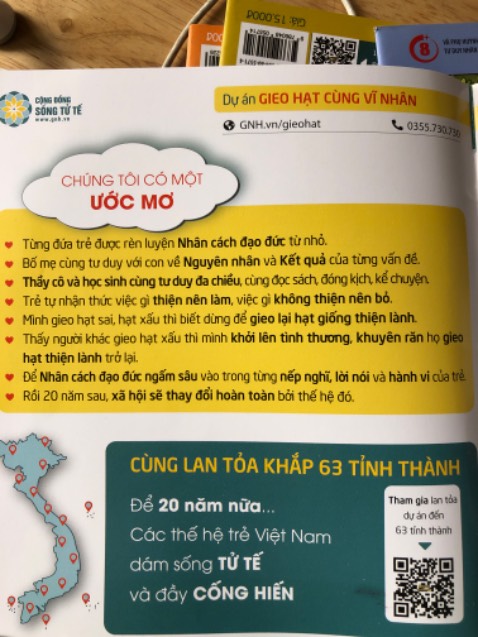 Năm nay mình dùng những cuốn sách này để làm lì xì tặng các cháu thay vì tặng tiền .chỉ có kiến thức là còn đó chứ tiền thì đưa cho các cháu bao nhiêu các cháu chả tiêu hết. Nên mình quyết định tặng các cháu tri thức thay vì lì xi như thường lê. Sách rất ý nghĩa.dễ hiểu.trẻ con người lớn đều phù hợp.phù hợp hơn nữa với những người nhận diện ra là mình đang bị tham sân si chi phối.những phụ huynh đang nuôi dạy con.đang rèn mình và rèn con. Shop giao hàng đúng hạn.đóng gói ok. Bke đc dẫn dắt bởi thầy TRẦN VIỆT QUÂN luôn là 1 tổ chức rất nhân văn giống như những gì mà họ đã trao đi. Thật may mắn cho những ai có cơ hội biết đến thầy và Bke