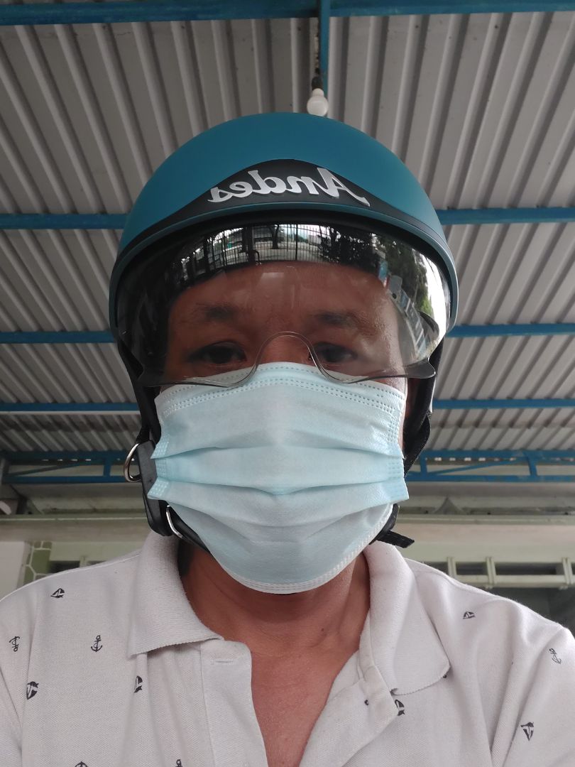 Mũ đẹp, đội êm. Kính hơi ngắn, vừa đủ che mắt. Thêm 2cm nữa thì tốt hơn. Không thích hợp cho người đeo kính cận, viễn, loạn hoặc kính mát.